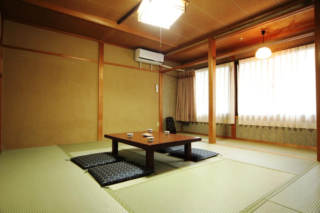 Jinkuro Hotel Takayama  Bagian luar foto